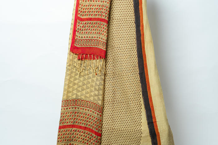 Eleganct Suit with Geometric Dupatta for Stylish Contemporary Flair