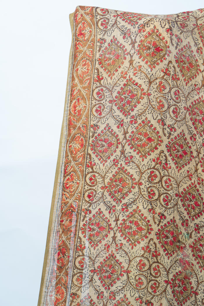 Handwoven Stole with Contrasting Motifs, Intricate Floral Patterns, and Ornate Borders