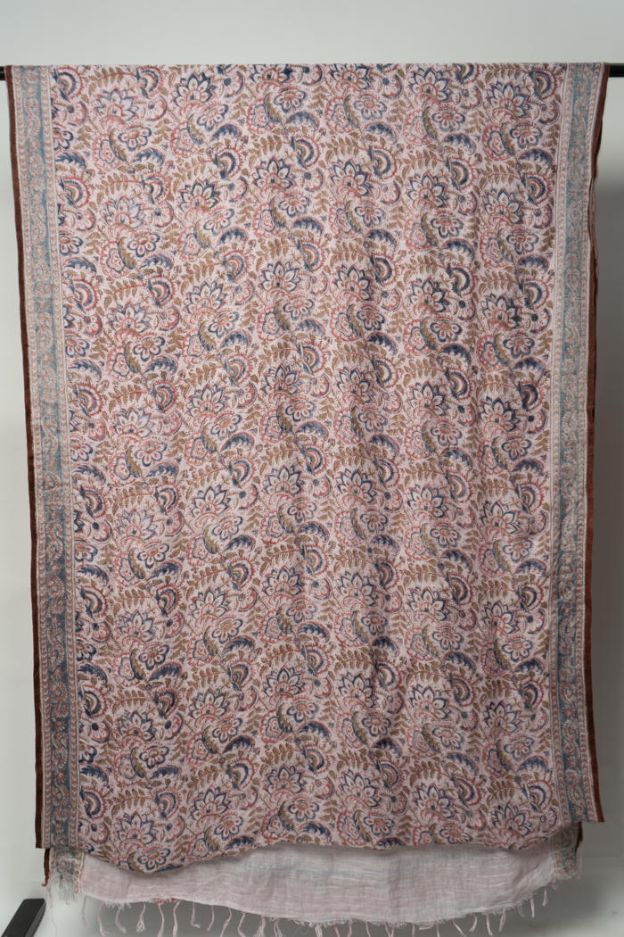 Elegant Bhagalpur Handwoven Saree with Natural Dyes, Showcasing Floral Motifs and Graceful Contrasting Borders