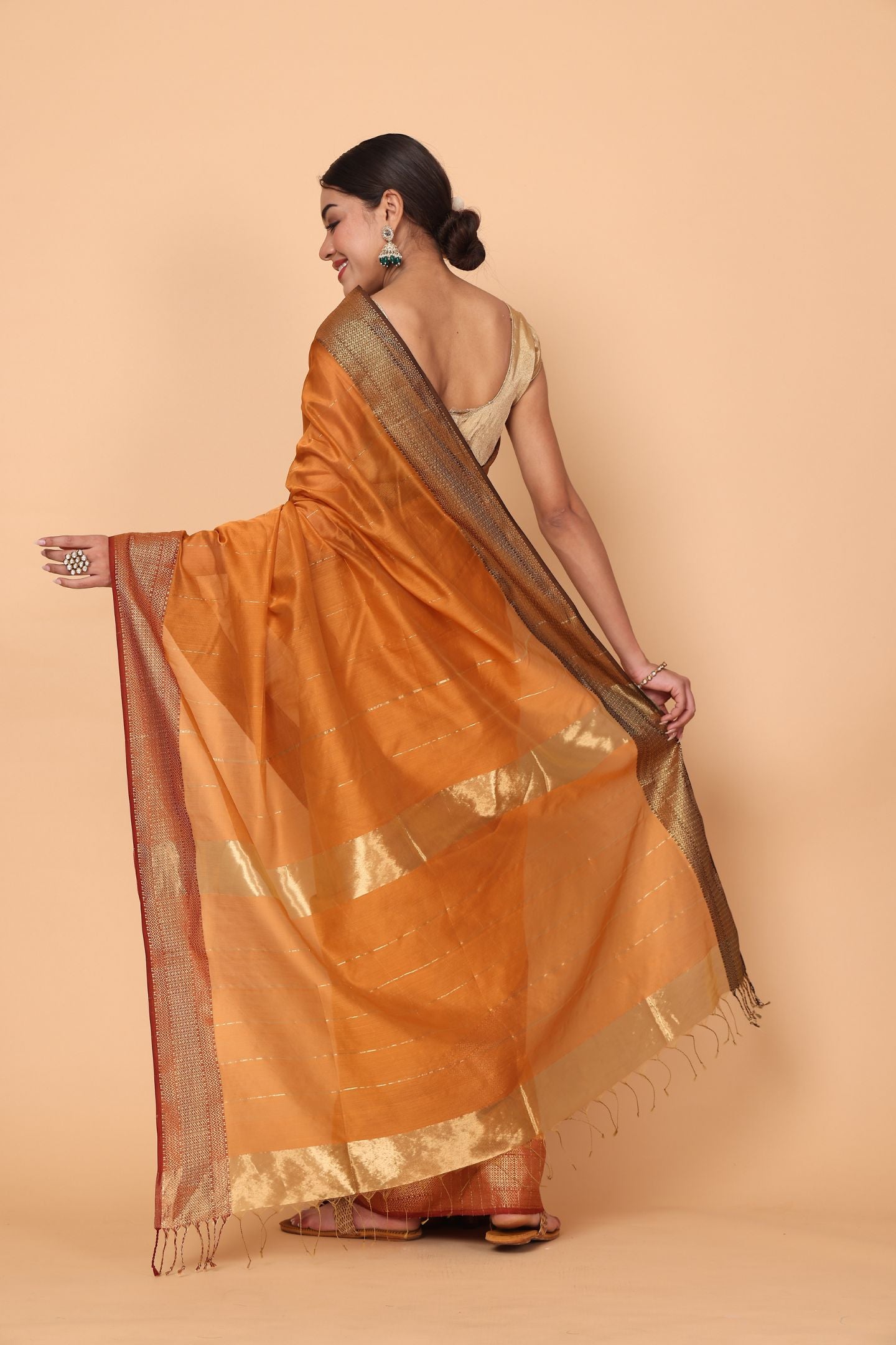 Chameli Phool Border Cotton and Silk Maheshwari Handloom Saree