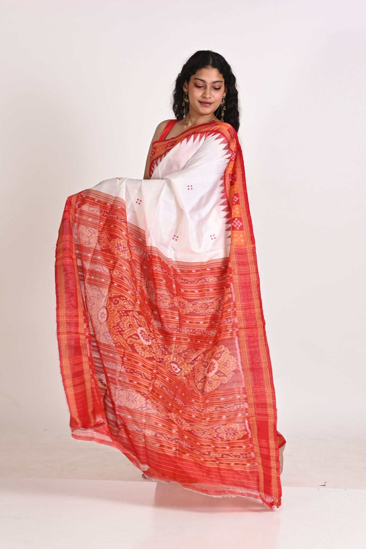 Deha Buti Pasapali Border Khandua Handloom Ikat Silk Saree