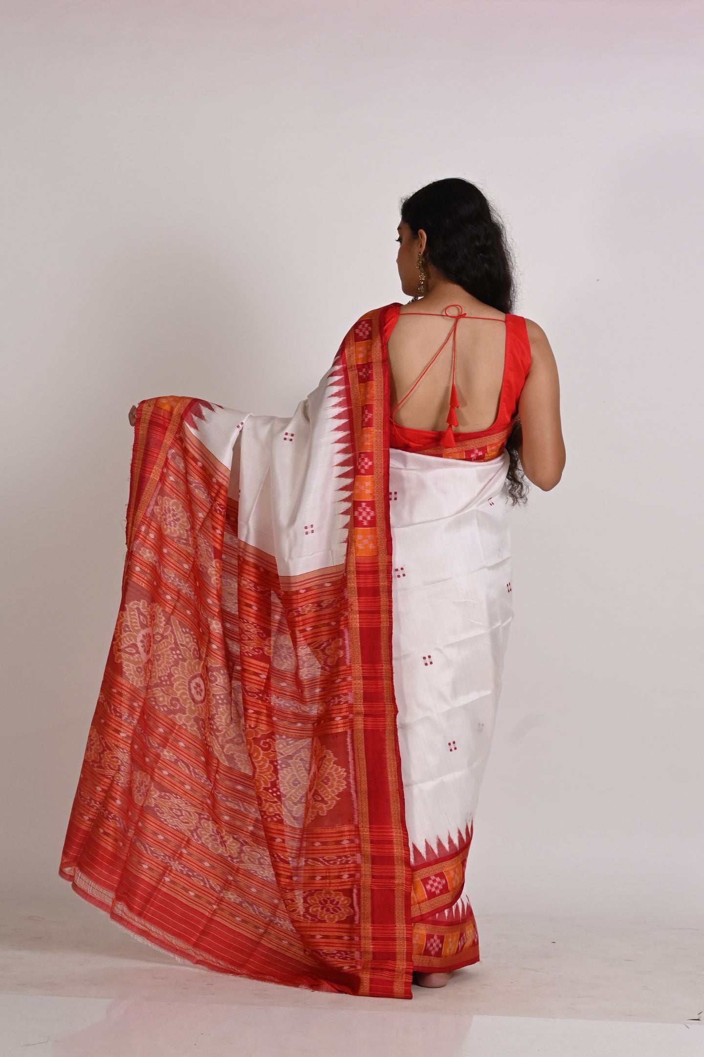 Deha Buti Pasapali Border Khandua Handloom Ikat Silk Saree