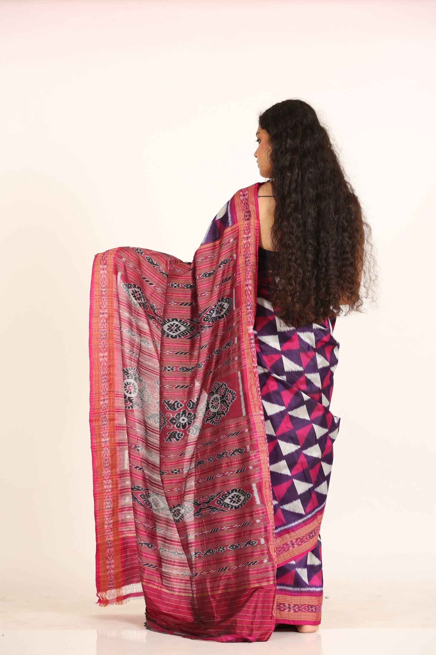 Geometric White and Pink Pattern Handloom Ikat Silk Saree