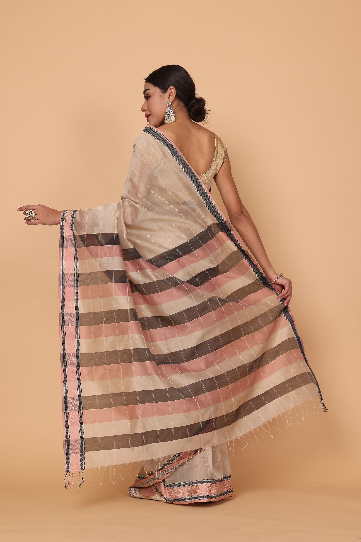 Pinkish Grey Diya Border Cotton and Silk Maheshwari Handloom Saree