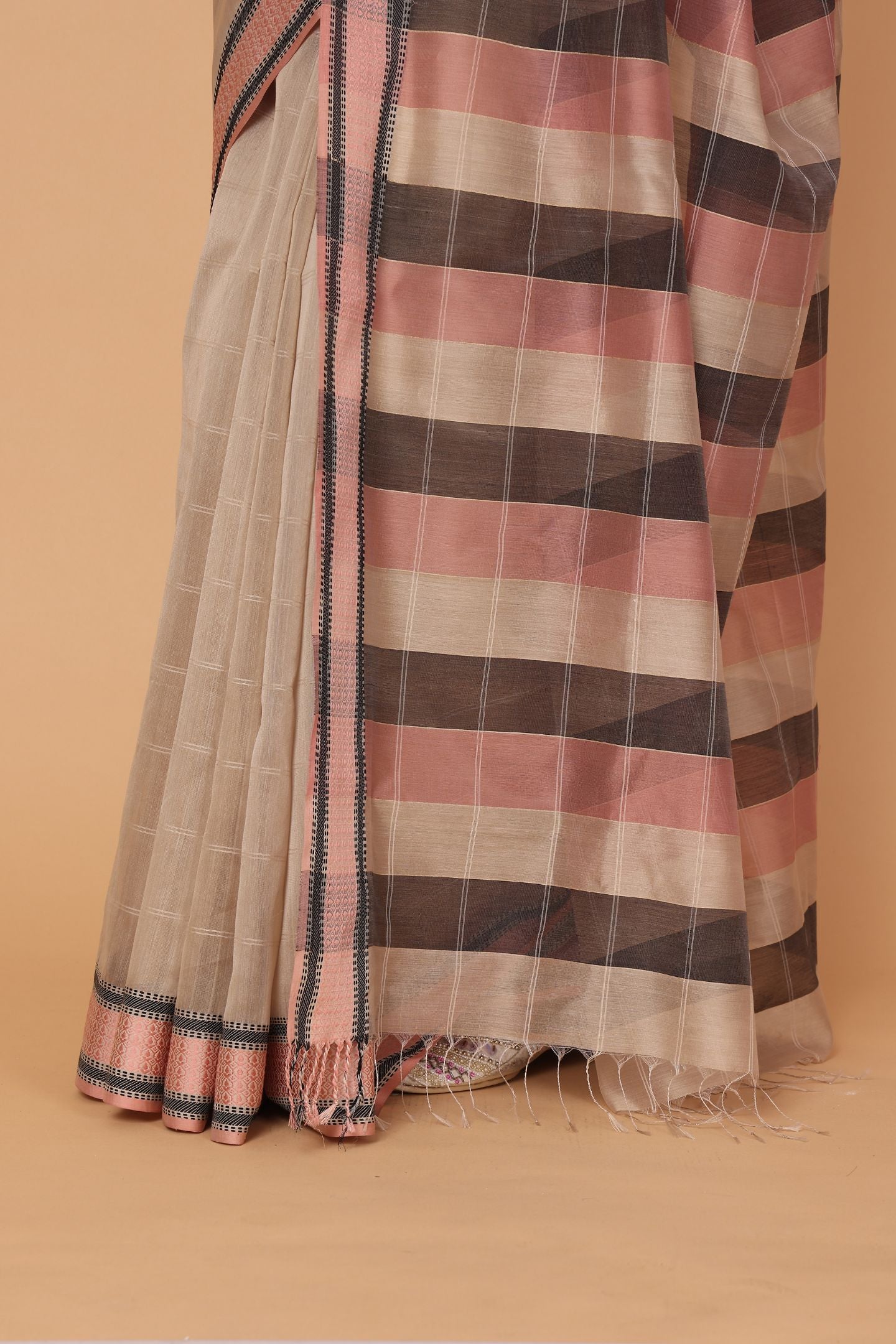 Pinkish Grey Diya Border Cotton and Silk Maheshwari Handloom Saree