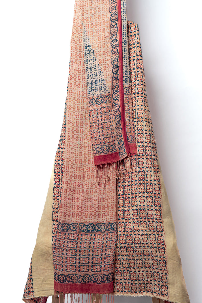 Eleganct Suit with Artistic Patterns on Kurta and Dupatta for Graceful Occasions