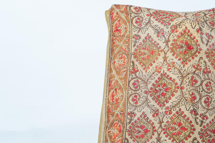 Handwoven Stole with Contrasting Motifs, Intricate Floral Patterns, and Ornate Borders