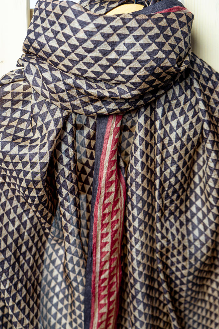 Handwoven Stole with Geometric Patterns, Crafted in Natural Dyes and Contrasting Borders