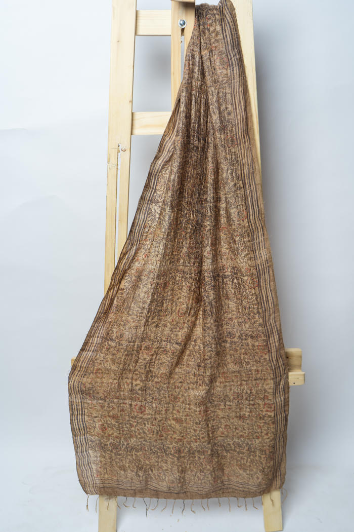 Earthy Colour Handwoven Stole with Delicate Floral Patterns and Subtle Striped Border for Elegant Styling