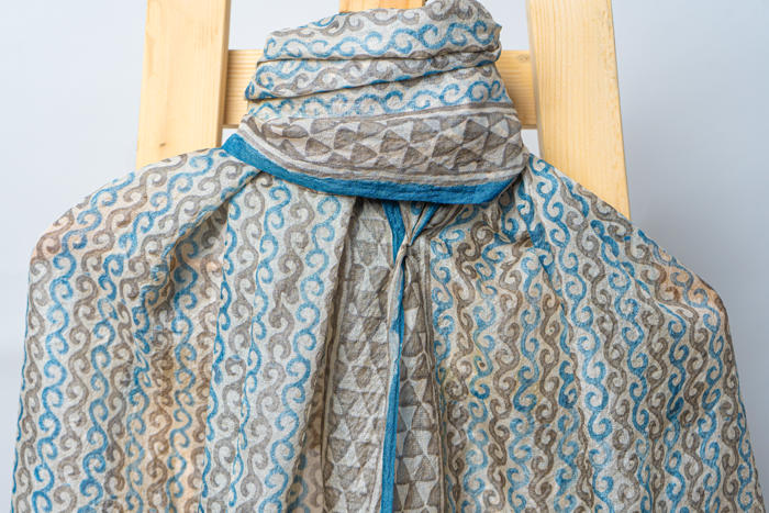 Handwoven Stole with Geometric and Wave Motifs, Crafted with Natural Dyes and Borders