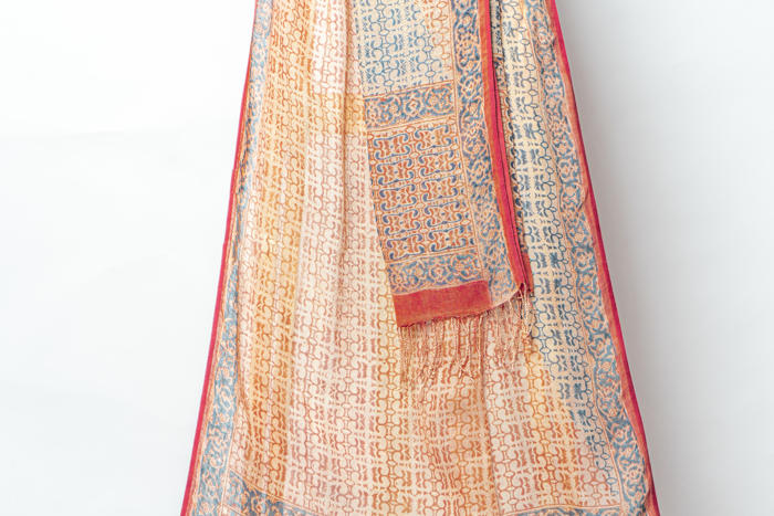 Eleganct Suit with Artistic Patterns on Kurta and Dupatta for Graceful Occasions