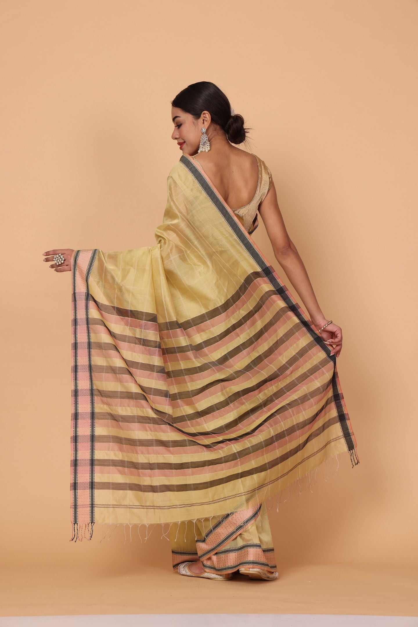 Golden Glow Maheshwari Handloom Saree with Kosa Lining and Diya Border Design