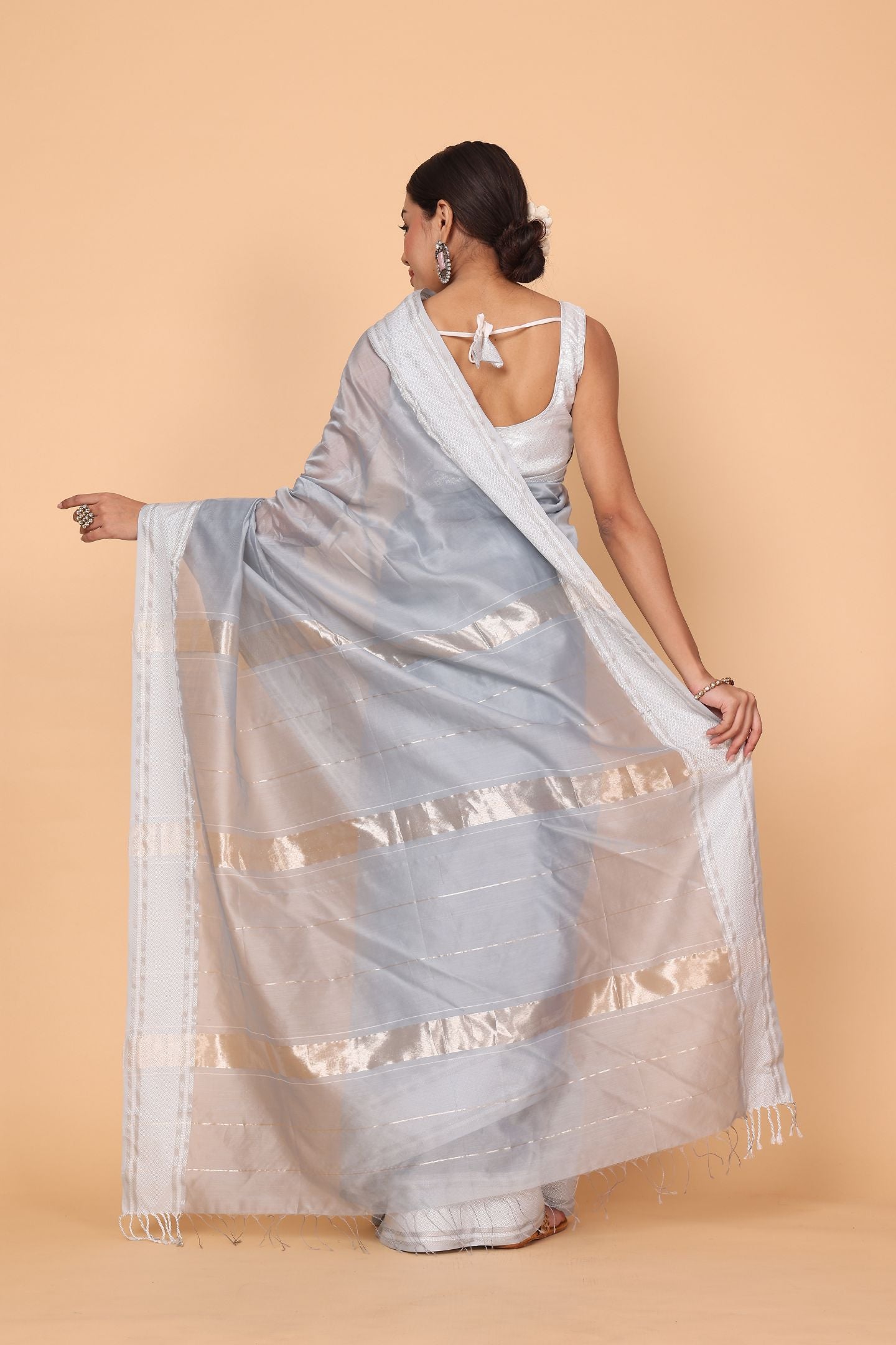 Plain Silver Grey Cotton and Silk Maheshwari Handloom Saree